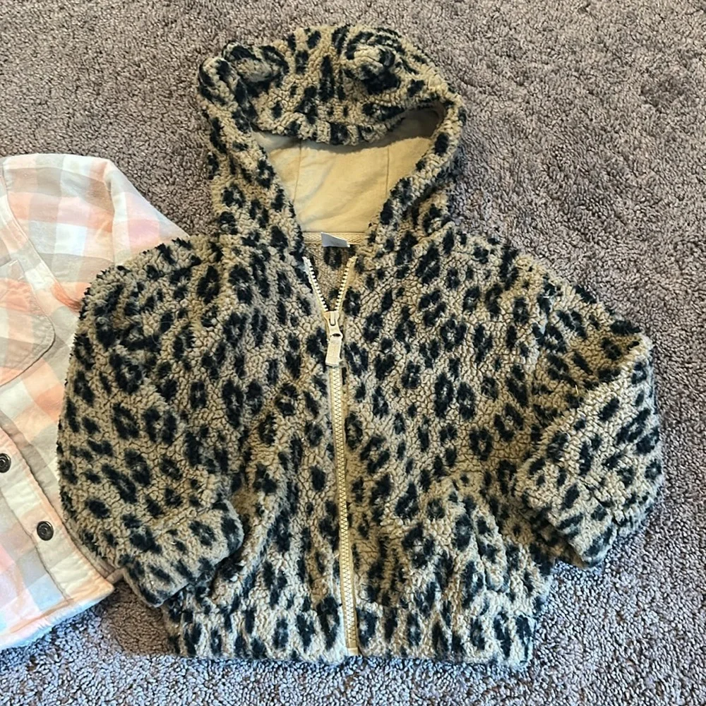Toddler girls 2T cheetah fleece and pink gray plaid Sherpa lined jacket bundle!